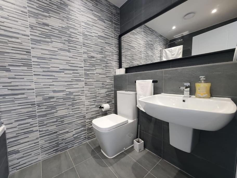 Paradigm Court, Modern 2-Bedroom Apartment F2, Oxford Buitenkant foto